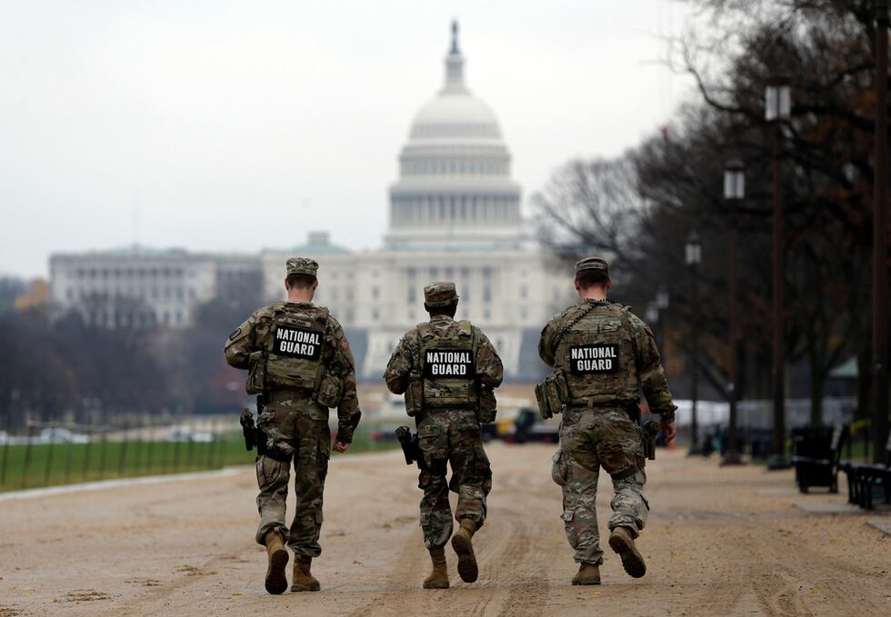 Efectivos de la Guardia Nacional en Washington el 26 de noviembre del 2025. (AP Foto/Rahmat Gul)
