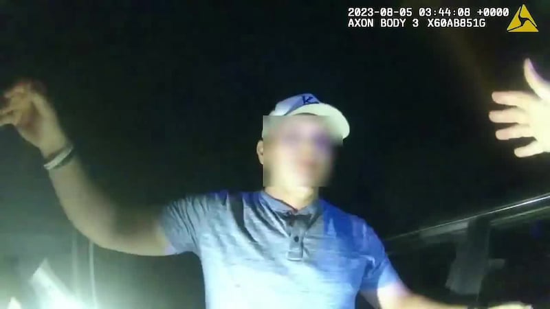 El agente lo detuvo por aparente exceso de velocidad, pero al verlo se le partió el corazón.