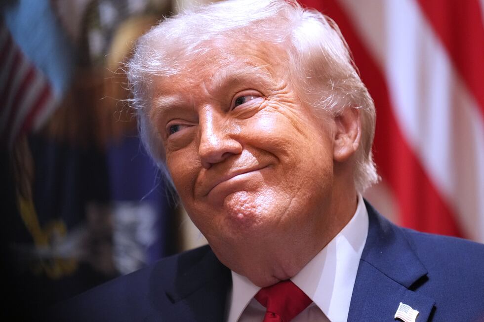 El presidente de Estados Unidos, Donald Trump, durante una reunión de su gobierno en la Casa...