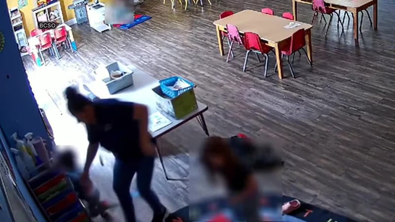 Maestra de guardería arrestada por presuntamente causarle heridas a un menor. Tras la...