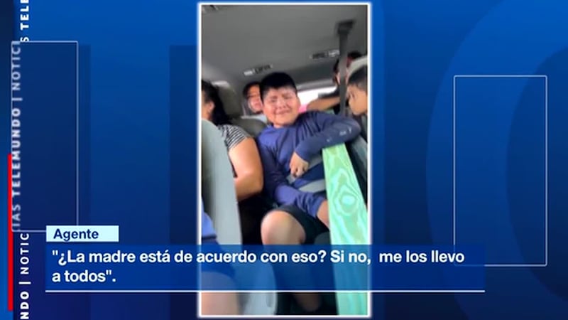 VIDEO: Cinco niños lloran al escuchar de los agentes federales que sus padres serán detenidos....